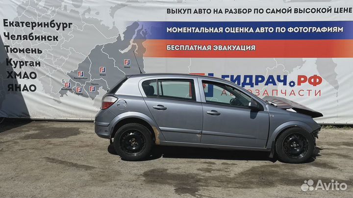 Накладка заднего бампера левая Opel Astra (H) 1404