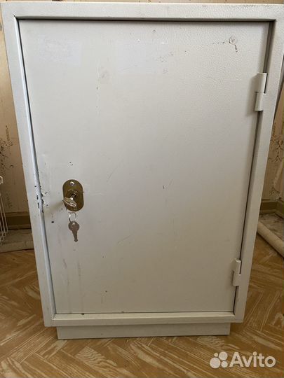 Сейф металлический