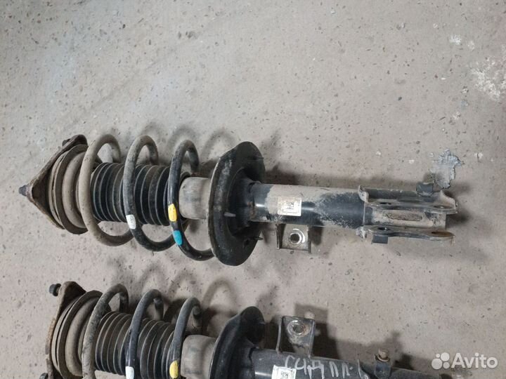 Стойки амортизатор передний R kia ceed 2