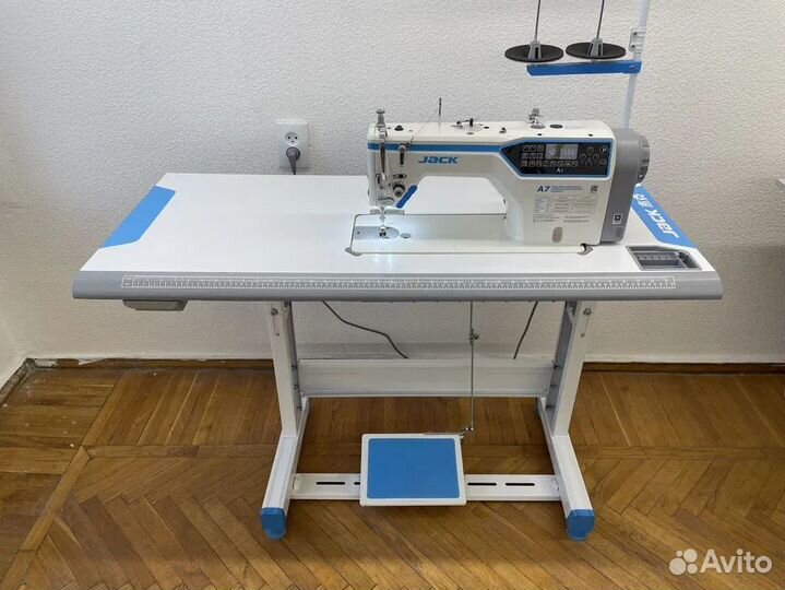 Автоматическая промышленная швейная машина