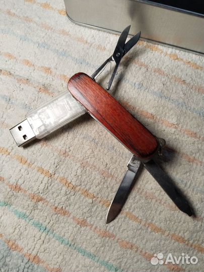 Сувенирный маникюрный набор - флешка