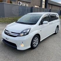 Toyota Isis 1.8 CVT, 2012, 139 000 км, с пробегом, цена 1 100 000 руб.