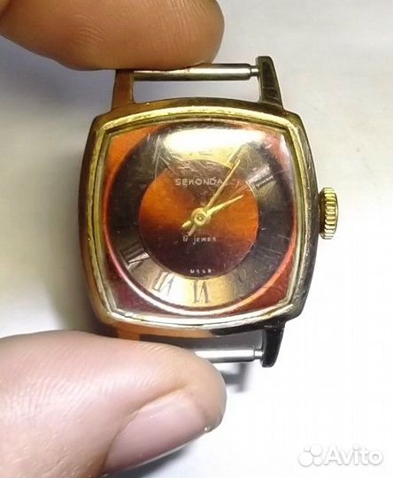 Часы Sekonda