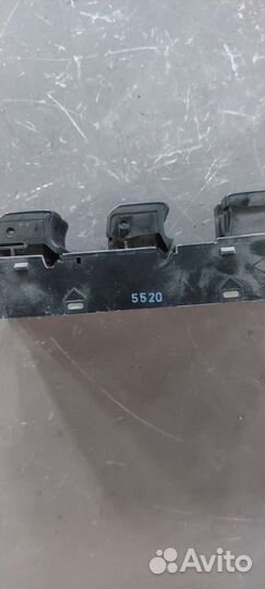 Кнопок стеклоподъёмников на Nissan Skyline v35