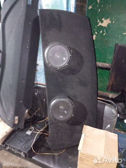 Акустическая полка на ладу Весту под 20' динамики