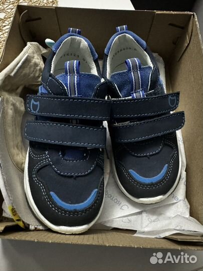 Кроссовки детские