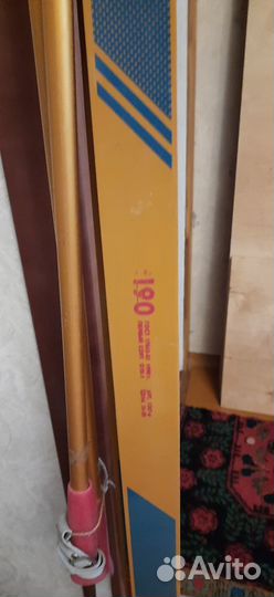 Лыжи беговые 190 см., пластиковые и лыжные палки