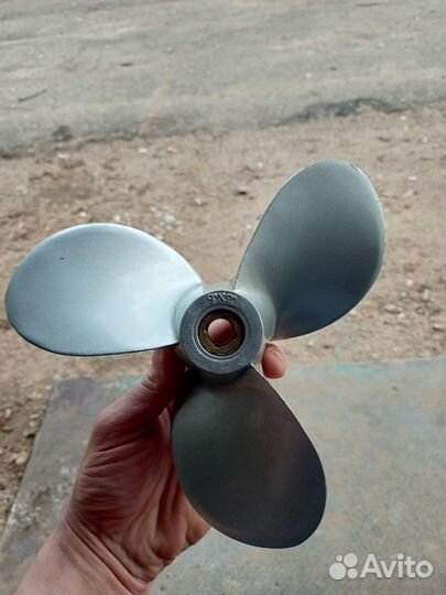 Гребной винт на лодочный мотор Ямаха 8 под шпонку