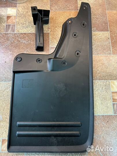 Брызговик задний левый фольксваген Амарок