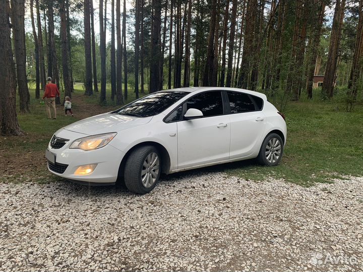Opel Astra 1.6 AT, 2011, 196 000 км