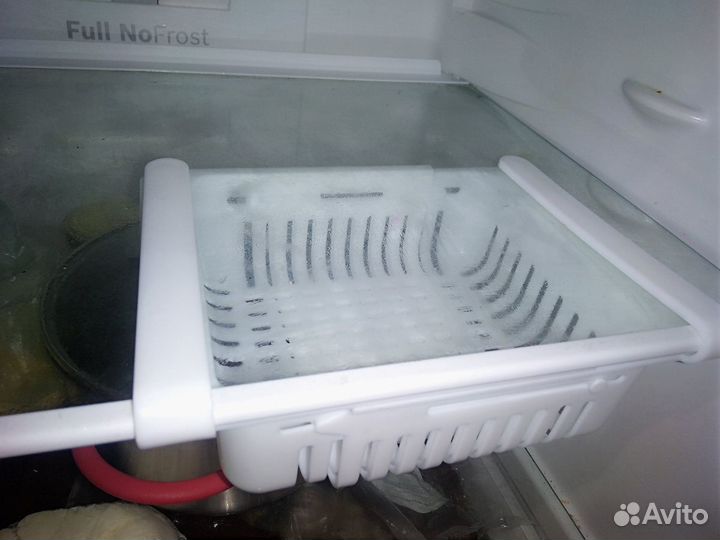 Продам полку подвесную в холодильник