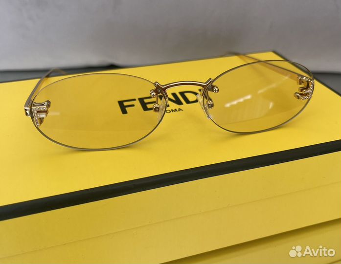 Солнцезащитные очки Fendi