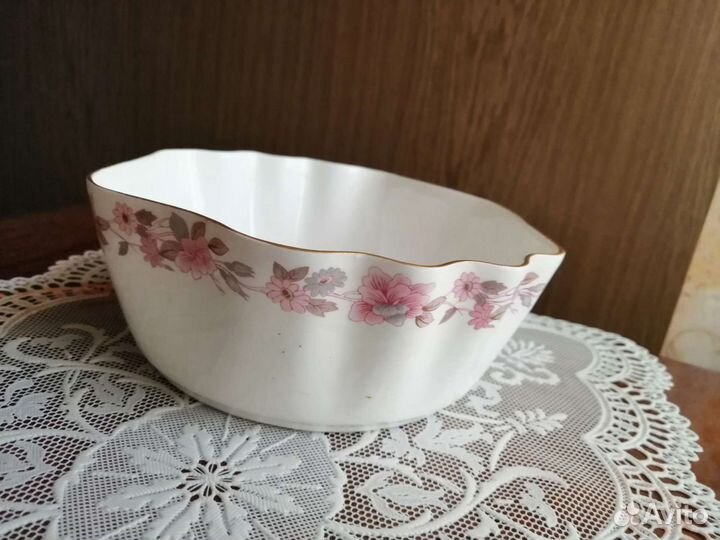 Вазы, салатники фарфоровые