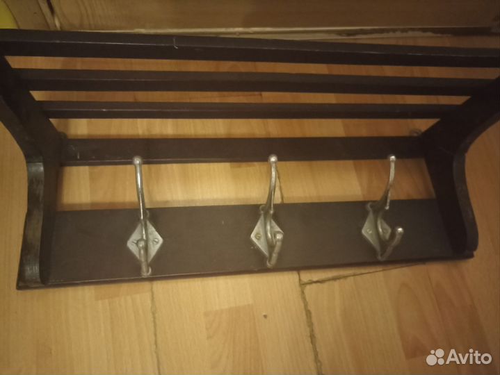 Вешалка настенная в прихожую