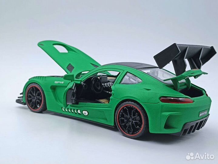 Коллекционные модели машинки Mercedes AMG GT