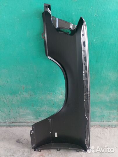 Крыло переднее правое Mercedes w124