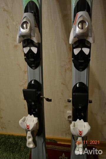 Горные лыжи salomon с креплениями и ботинками