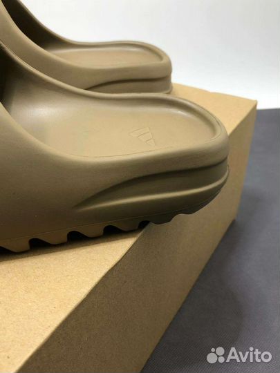 Adidas Yeezy slide Earth Brown