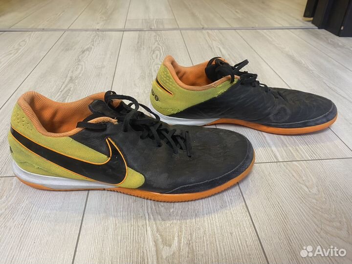 Продам футбольную обувь для зала (футзалки)