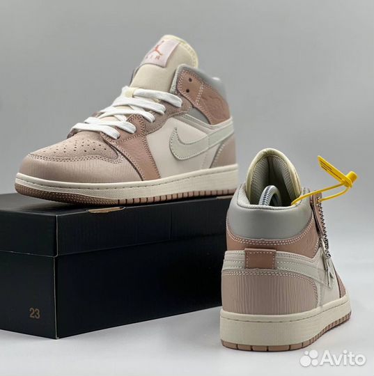 Кроссовки женские Nike Air Jordan 1