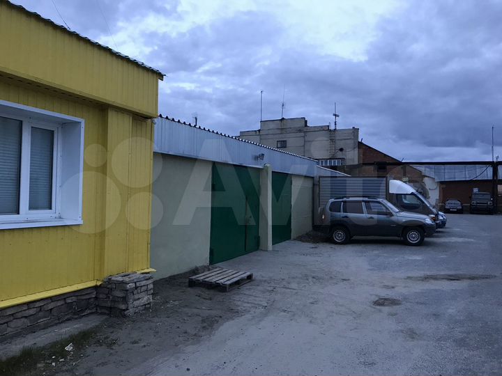 Гараж, > 30 м²