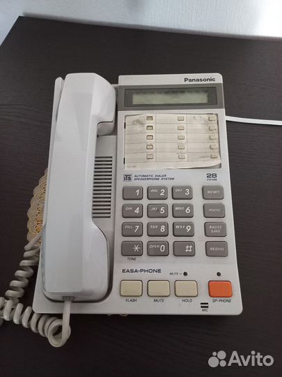 Телефон домашний стационарный и электробритва