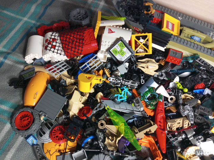 Куча деталей lego