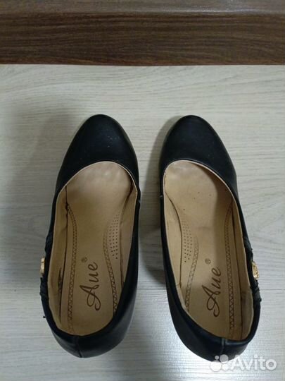 Туфли женские черные на каблуках. 39 размер