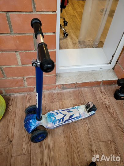Самокат трехколесный