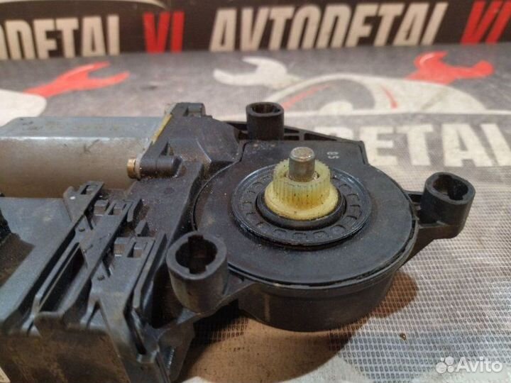 Моторчик стеклоподъемника Volkswagen Jetta седан