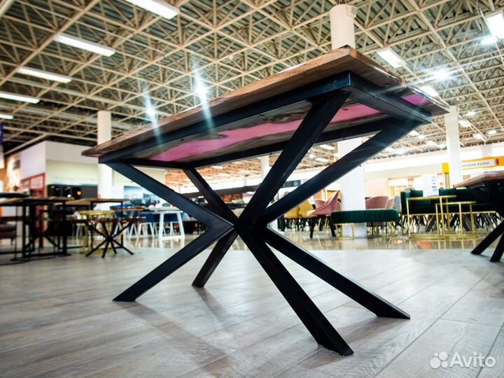 Кухонный стол из Грецкого ореха и эпоксидной смолы