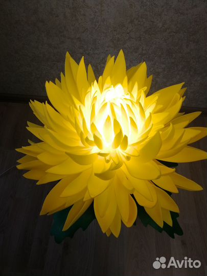 Подарок к праздникам: Светильник Хризантема