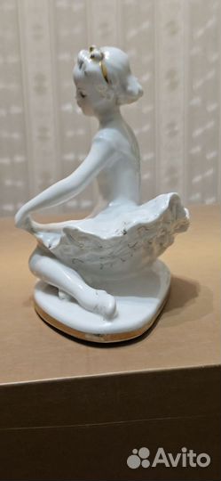 Статуэтка фарфор