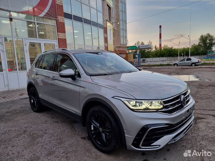 Volkswagen Tiguan 2.0 AMT, 2021, битый, 27 000 км