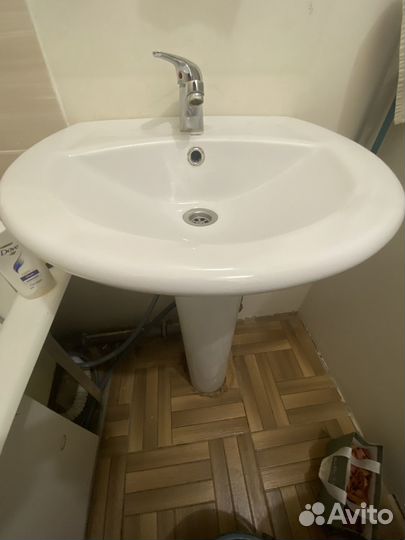 Раковина с подставкой и смесителем бу