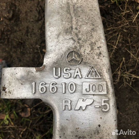 Кулак передний правый Mercedes-Benz M-Класс W166