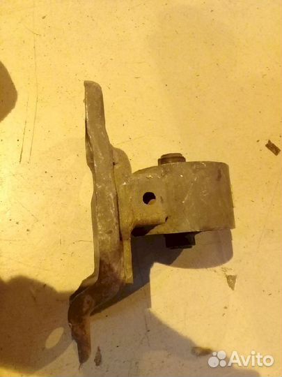 Опора двигателя (подушка двс) передняя левая MR961