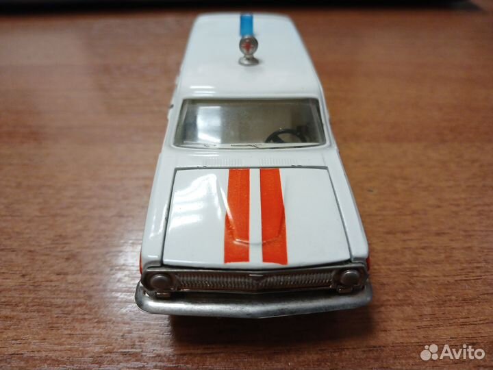 Модель 1/43 Волга газ 24-02 скорая помощь (СССР)