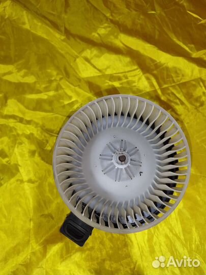 Моторчик печки на Toyota Land Cruiser Prado 120