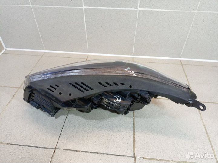 Фара правая Kia Sorento UM