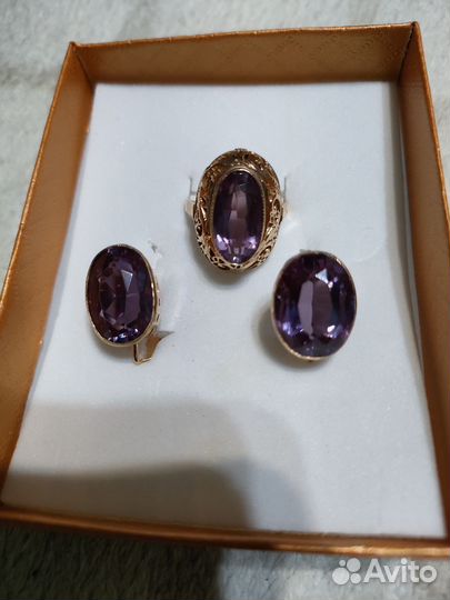 Золотые серьги и кольцо