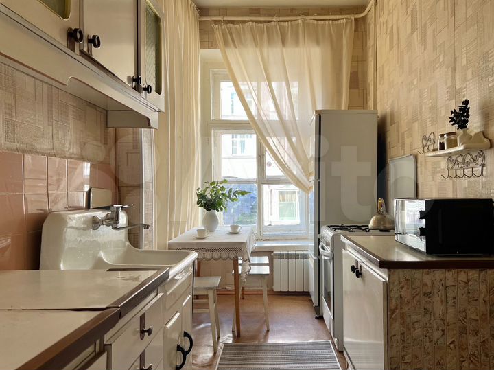 3-к. квартира, 95,5 м², 2/4 эт.