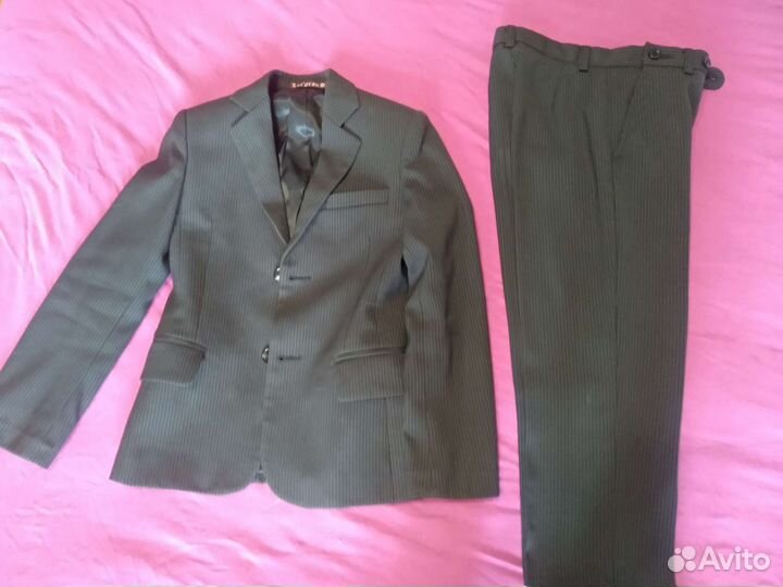Школьный костюм р134 ткань параллель.2 пары брюк