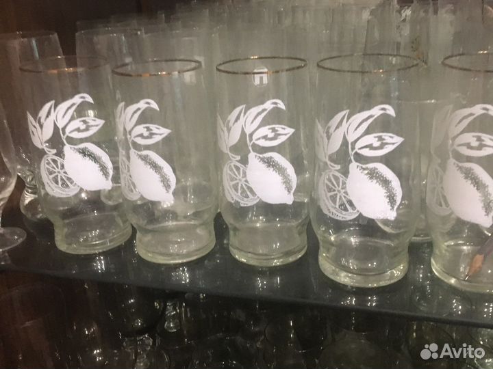 Стаканы, фужеры, рюмки из стекла и хрусталь