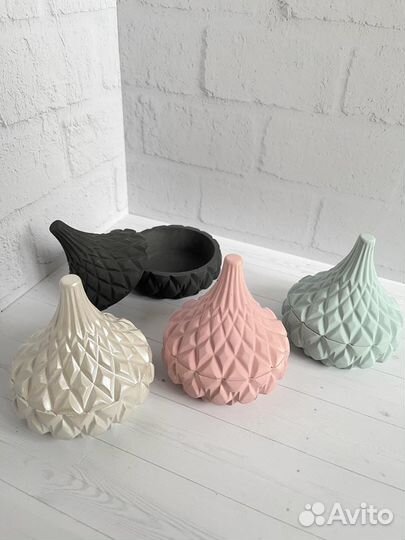 Шкатулки и вазы из гипса. Свечи