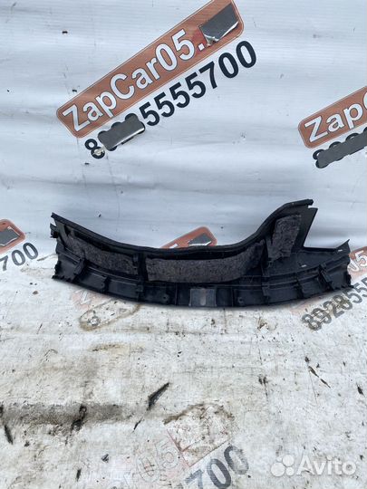 Toyota RAV4 Накладка замка багажника