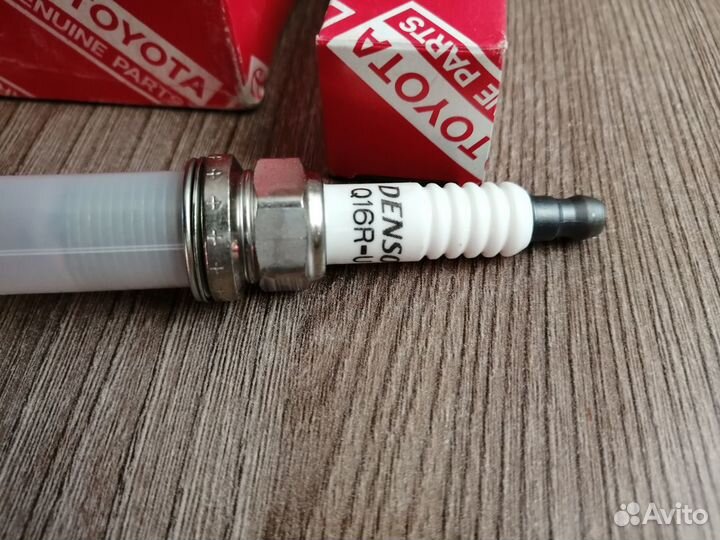 Продаю свечи зажигания тойота