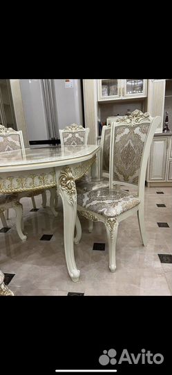 Столы и стулья