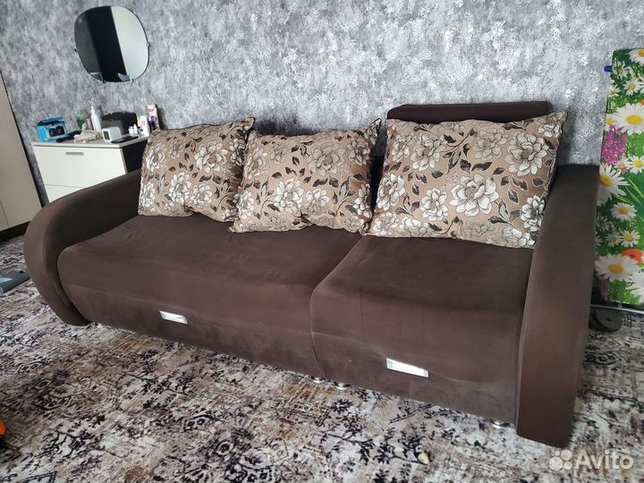 Большой диван