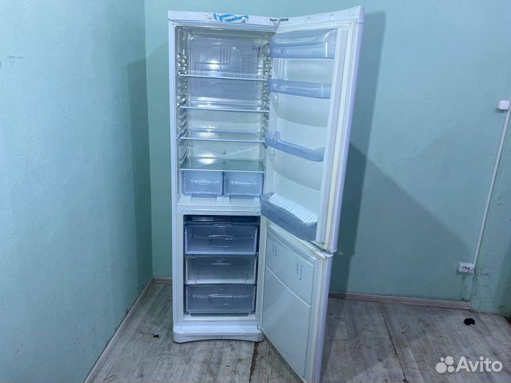 Холодильник Indesit